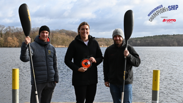 Foto von Jacob Schopf, Kristin Pudenz und Max Lemke in Winterkleidung auf dem Steg am Luftschiffhafen