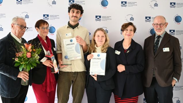 Gruppenfoto Verleihung des Better World Award 2024, v.l.nr. Dieter Kosslick, Anja Bohms, Rohan Sawahn, Pauline Gieseler, Barbara Obst-Hantel und Prof. Dr. Dieter Wagner. Gruppenfoto Verleihung des Better World Award 2024, v.l.nr. Dieter Kosslick, Anja Bohms, Rohan Sawahn, Pauline Gieseler, Barbara Obst-Hantel und Prof. Dr. Dieter Wagner.